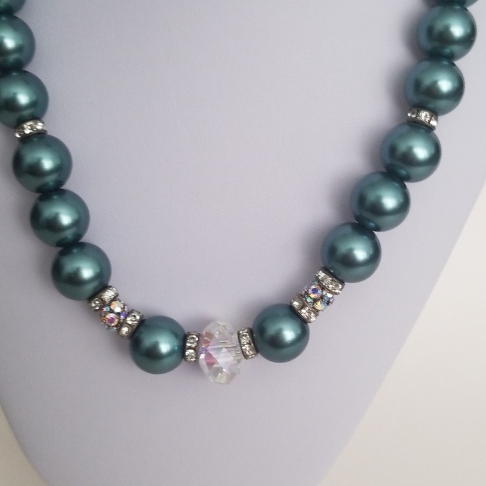Genuine pearls and Swarovski crystals necklace - Picture 2 of 3